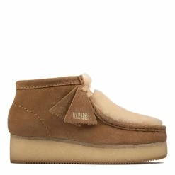 Clarks Women's Wallabee Wedge In Light Tan Suede