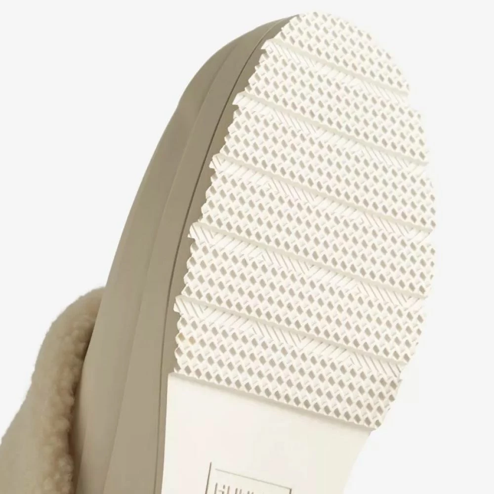 Hunter Women's Play Vegan Shearling Insulated Clogs In White 6 Hunter Women's Play Vegan Shearling Insulated Clogs In White - Image 4